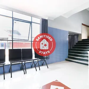 Hotel Oyo 44050 Central Queens, Kochi